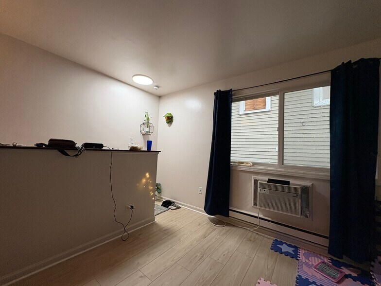More Photos Of 1766 W Granville Ave, Chicago Apartments For Sale