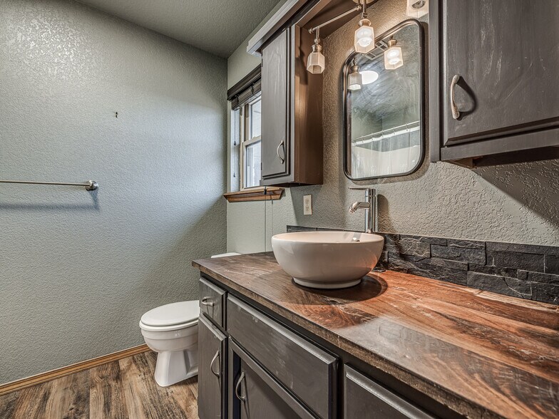 More Photos Of 980916 S Highway 18, Chandler Industrial For Sale