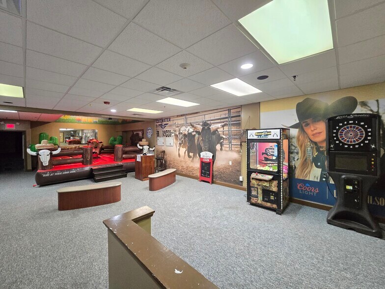 More Photos Of 3900 Oneida St, New Hartford Freestanding For Lease