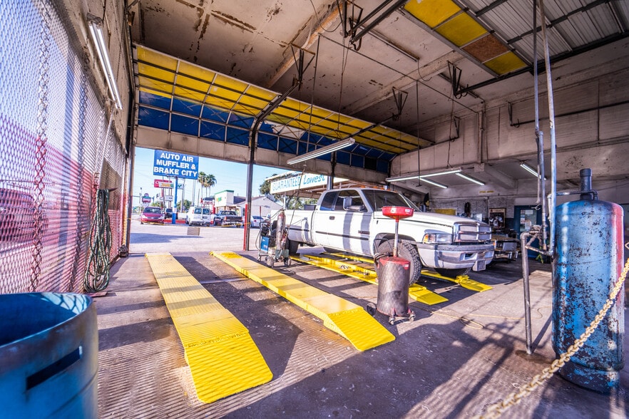 More Photos Of 8420 N Florida Ave, Tampa Auto Repair For Sale