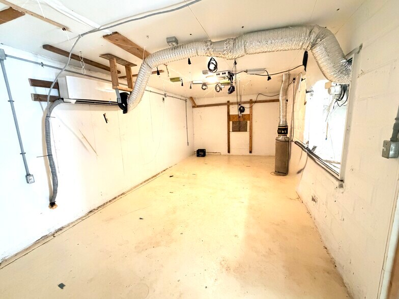 More Photos Of 35 Wells St, Croswell Freestanding For Sale