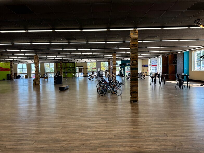 More Photos Of 235-293 Mid Rivers Mall Dr, Saint Peters General Retail For Lease