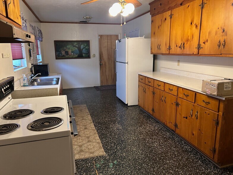 More Photos Of 439 SE Country Club Rd, Lake City Office Residential For Sale