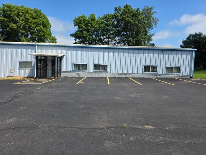 More Photos Of 1115 Commercial Ave, Reedsburg Service For Lease