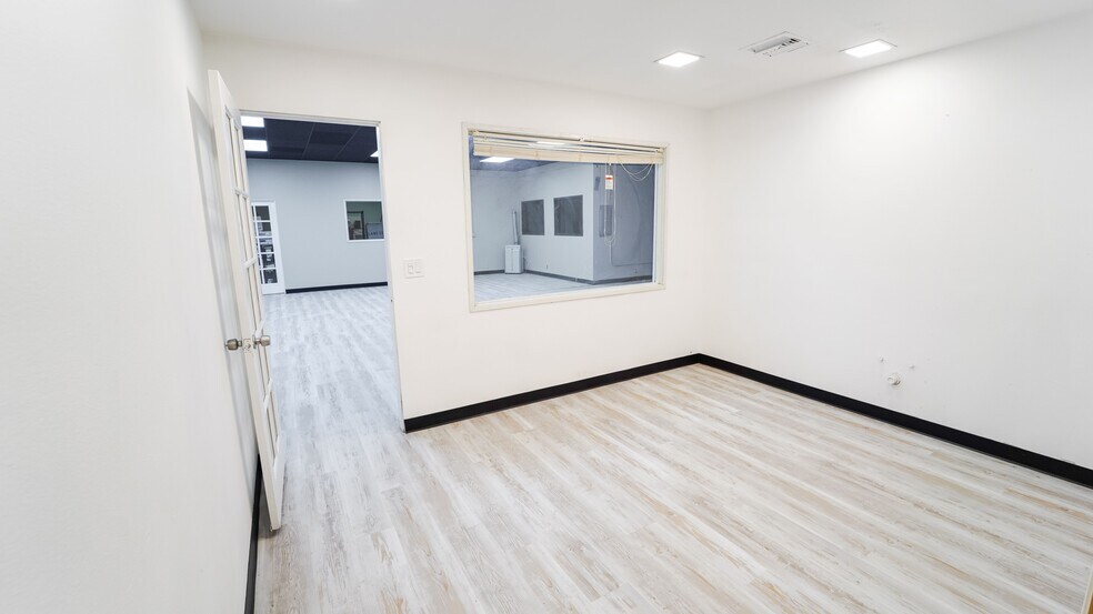 More Photos Of 1900 E Warner Ave, Santa Ana Light Manufacturing For Lease