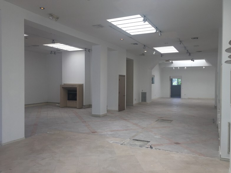 More Photos Of 8460 Santa Monica Blvd, West Hollywood Freestanding For Sale