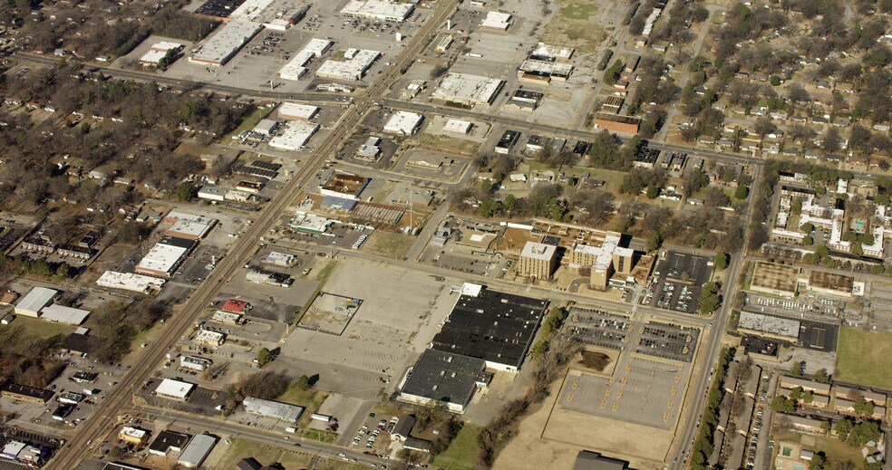 More Photos Of 4230 Elvis Presley Blvd, Memphis General Retail For Sale