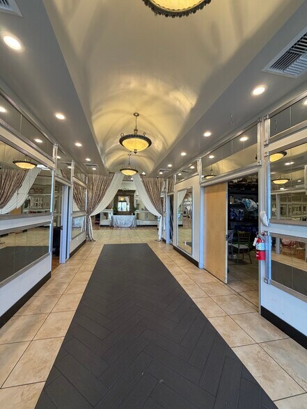 More Photos Of 11354 White Rock Rd, Rancho Cordova Showroom For Sale