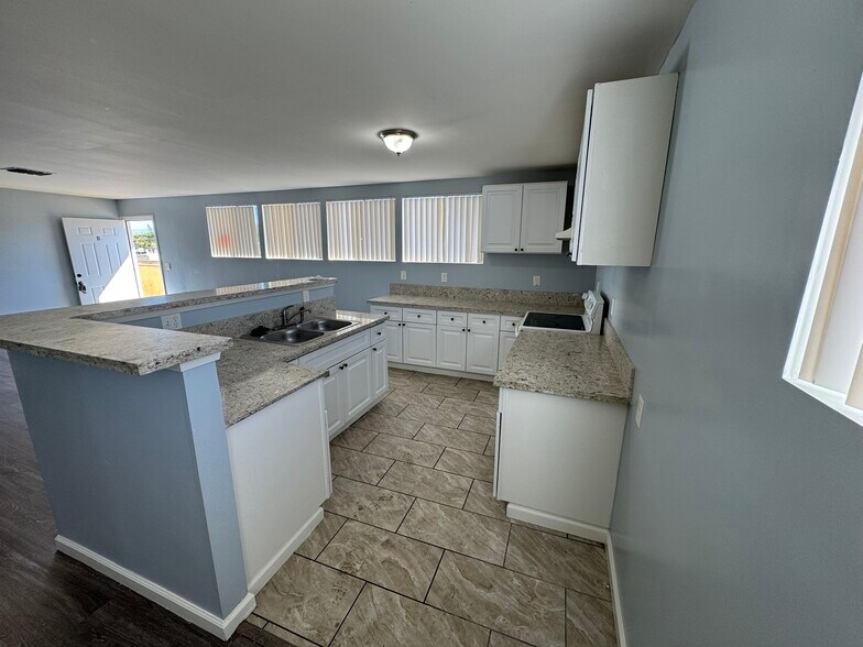 More Photos Of 1185 W Grand Blvd, Corona Storefront Retail Residential For Sale