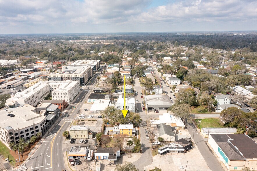 More Photos Of 15 W 43rd St, Savannah Restaurant For Lease