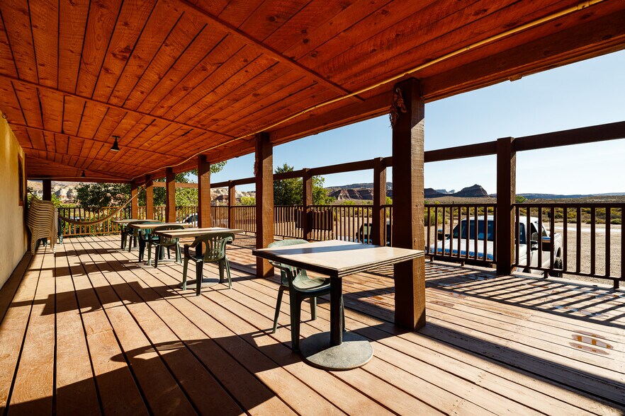 More Photos Of 2040 Long Rd Cyn, Kanab Freestanding For Sale