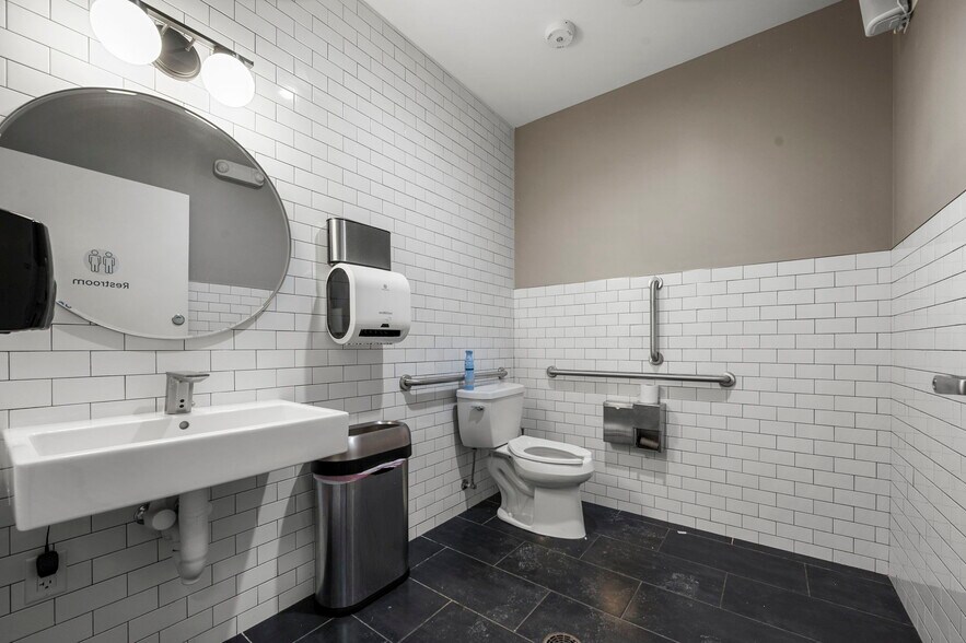 More Photos Of 1700 Plymouth Rd, Minnetonka Apartments For Lease