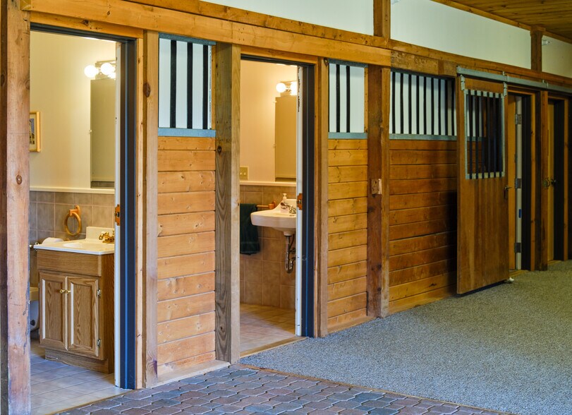 More Photos Of 35 Fawn Ledge Ln, Jamaica Religious Facility For Sale