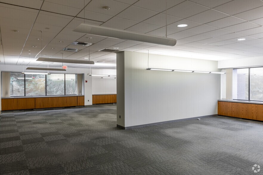 More Photos Of 43 Western Blvd, Glastonbury Office For Lease