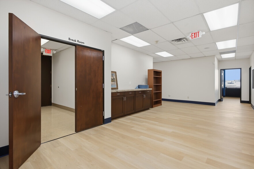 More Photos Of 1820 E Sahara Ave, Las Vegas Office For Lease