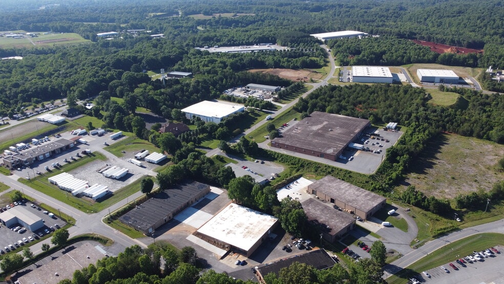 More Photos Of 3350 20th Ave SE, Newton Industrial For Lease