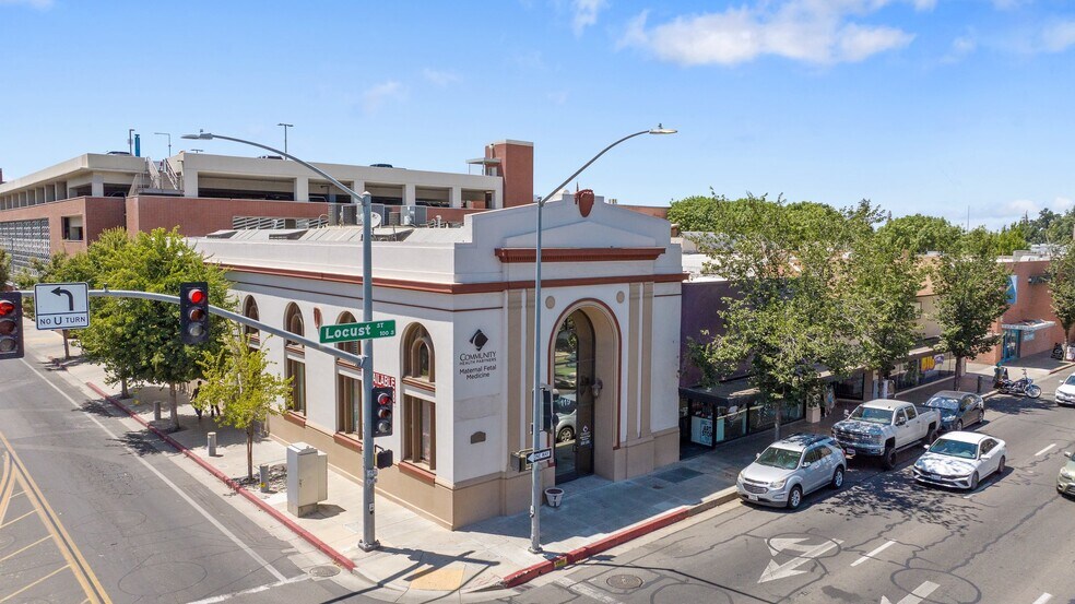 Primary Photo Of 119 S Locust St, Visalia Medical For Lease