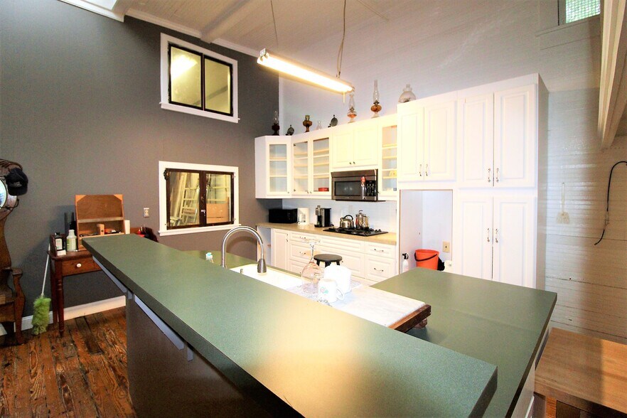 More Photos Of 304 S Cherokee Rd, Social Circle Flex For Sale