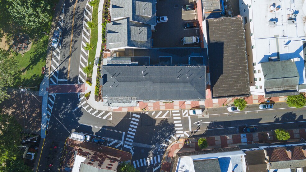 More Photos Of 4 Mill St, Bristol Restaurant For Lease