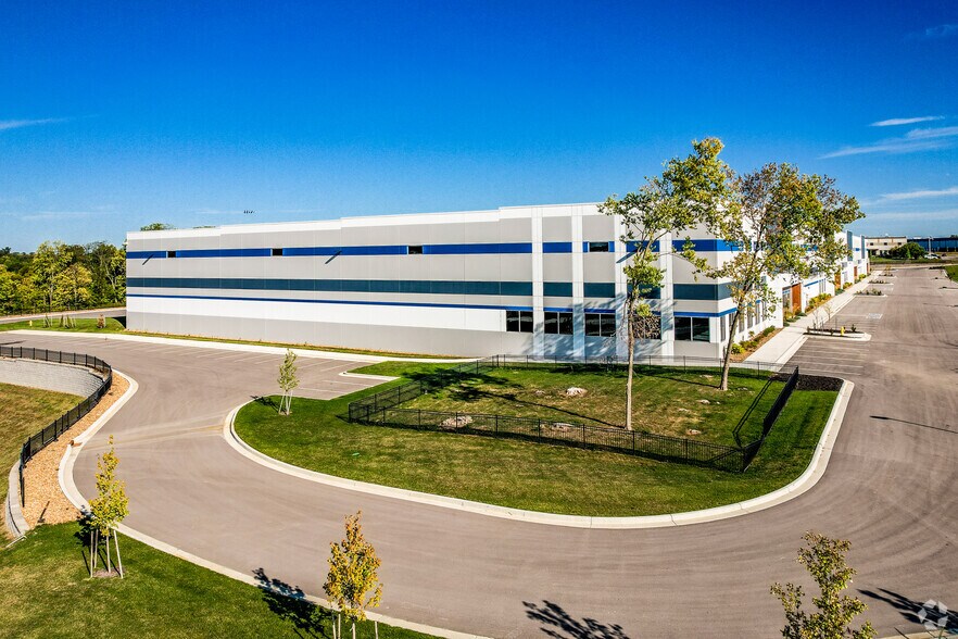 More Photos Of 3141 W Heartland Dr, Liberty Distribution For Lease