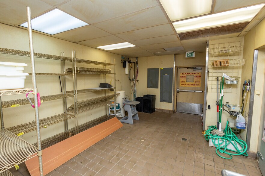 More Photos Of 1403 W 8th St, Wellington Fast Food For Sale