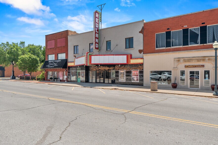More Photos Of 606 Frisco Ave, Clinton Storefront Retail Office For Sale