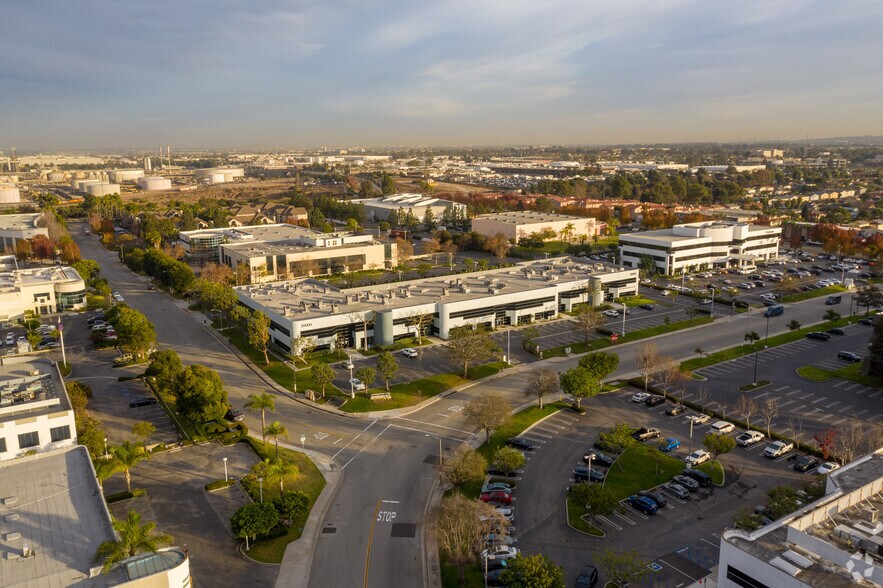 More Photos Of 20000 Mariner Ave, Torrance Light Distribution For Lease