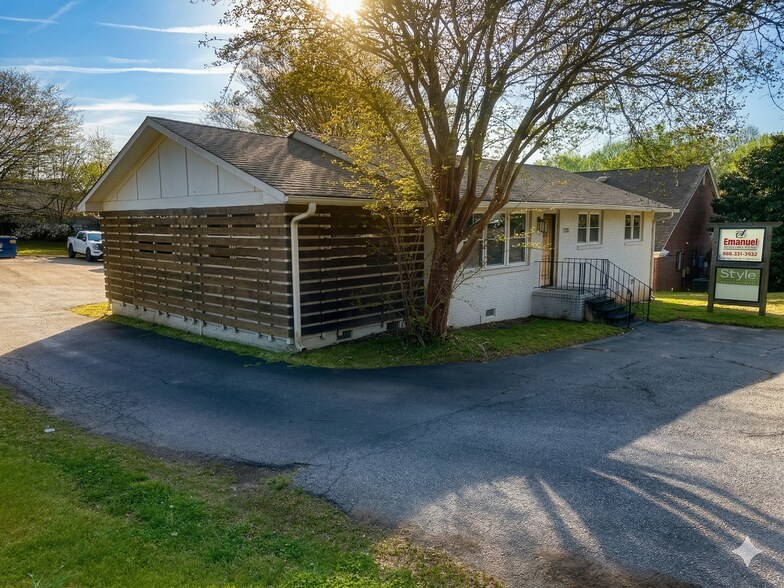 Primary Photo Of 1320 Haywood Rd, Greenville Office For Sale