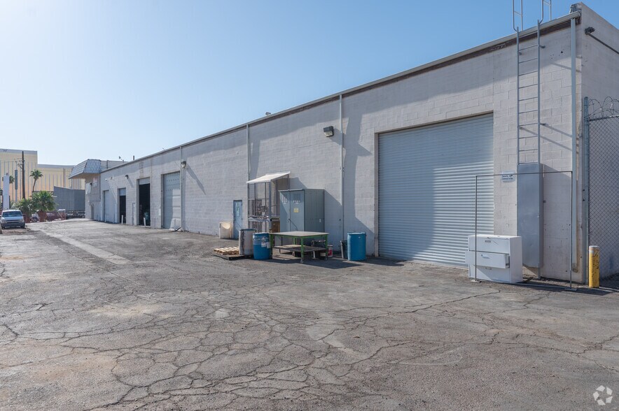 More Photos Of 5325 S Valley View Blvd, Las Vegas Warehouse For Lease