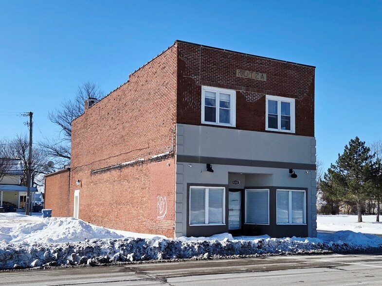 More Photos Of 1302 Broadway, Lorain Storefront Retail Residential For Sale