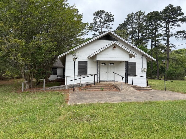 Primary Photo Of 4733 State Highway 37 N, Clarksville Religious Facility For Sale