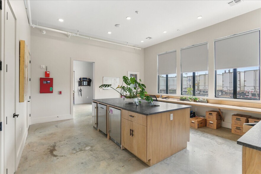 More Photos Of 825 Thalia St, New Orleans Storefront Retail Office For Sale
