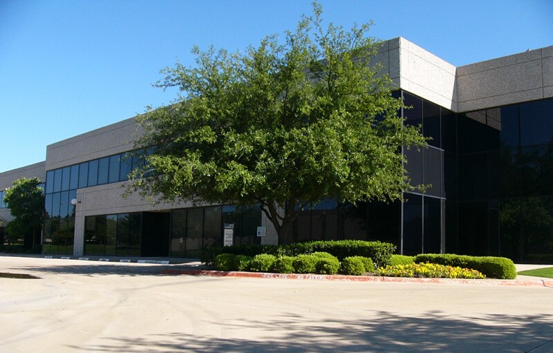 More Photos Of 3000-3080 Story Rd W, Irving Showroom For Lease
