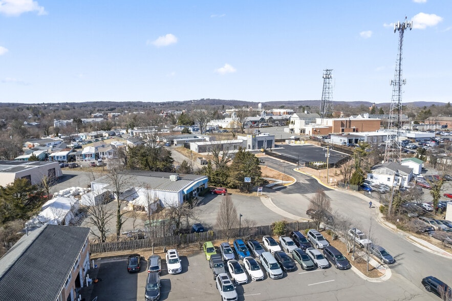 More Photos Of 309 Parker Ct SE, Leesburg Freestanding For Lease