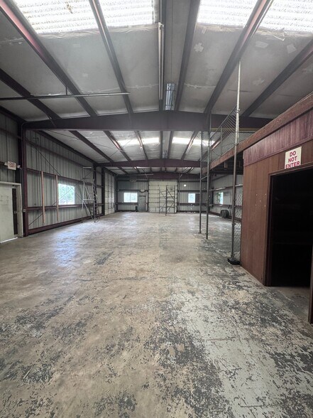 More Photos Of 777 LA-397, Lake Charles Light Distribution For Lease