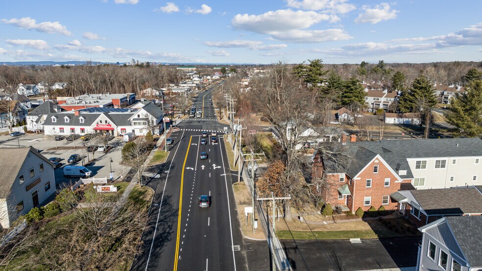 More Photos Of 2638-2650 Main St, Glastonbury Office For Lease