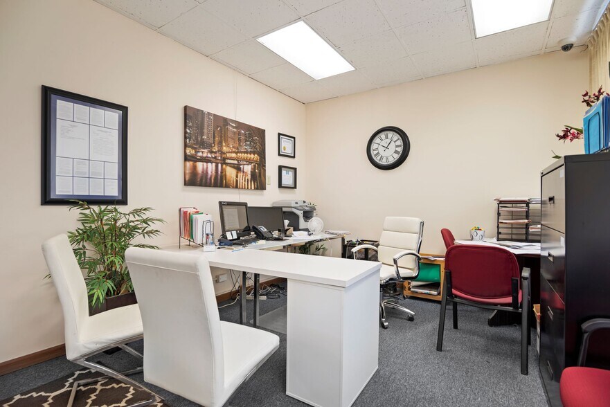 More Photos Of 10540 S Western Ave, Chicago Office For Lease