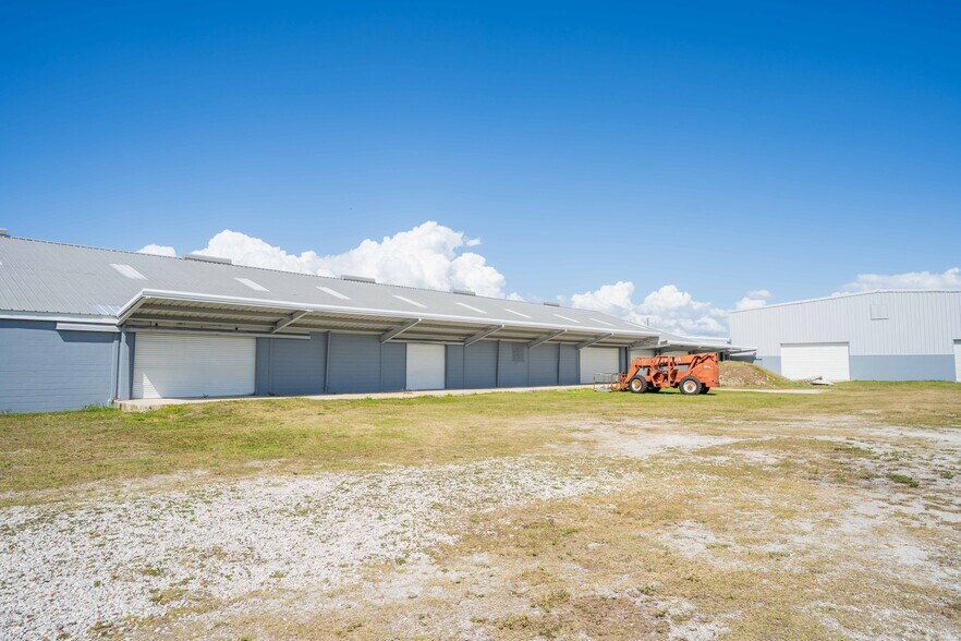 More Photos Of 12925 N 49th St, Clearwater Warehouse For Lease