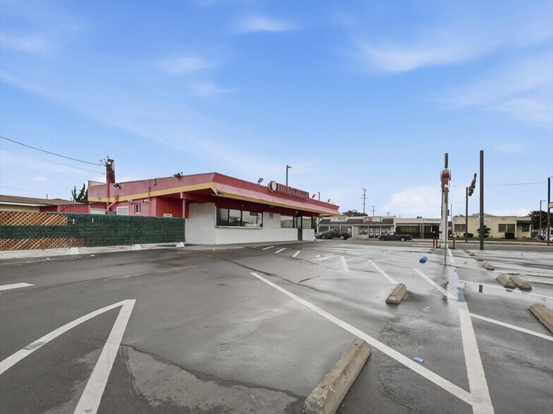 More Photos Of 11919 Garfield Ave, South Gate Restaurant For Sale