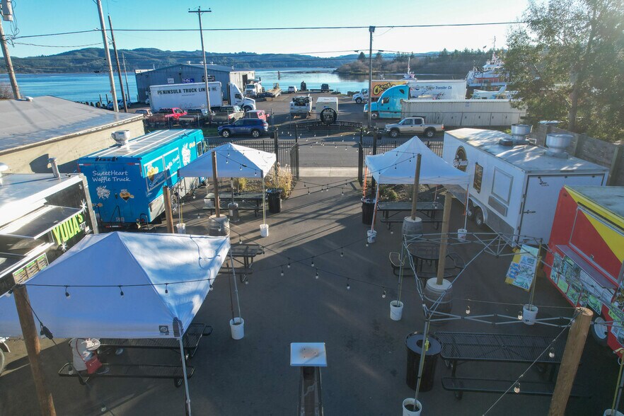 More Photos Of 775 N Front St, Coos Bay Bar For Sale