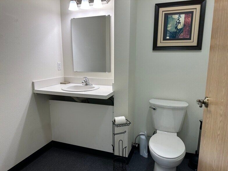More Photos Of 34851 Kenai Spur Hwy, Soldotna General Retail For Lease