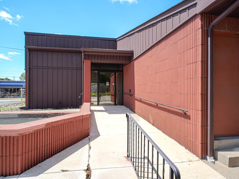 More Photos Of 603 N State St, Girard Medical For Sale