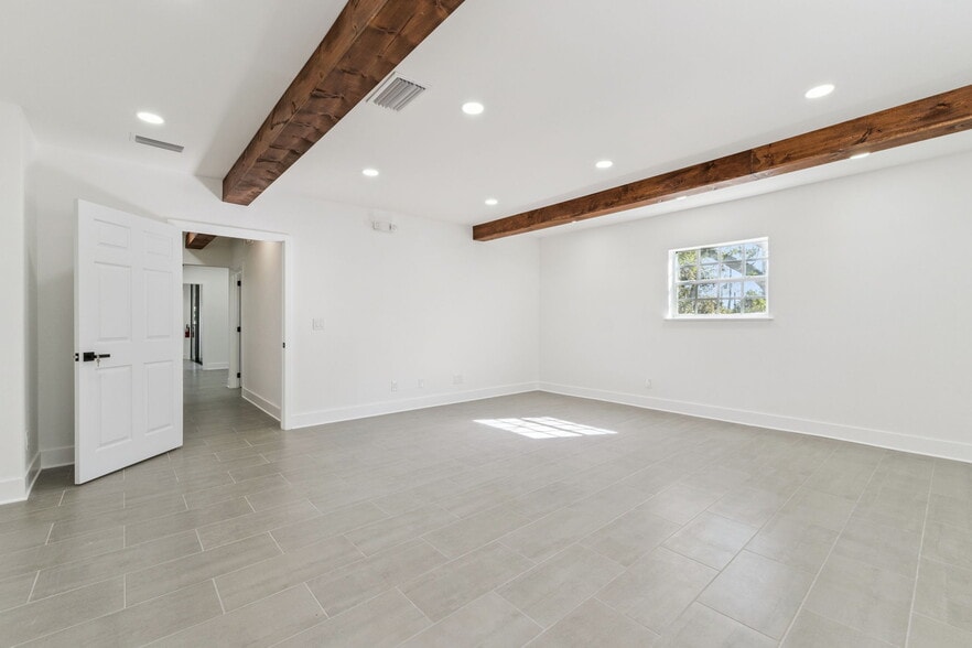 More Photos Of 557 W Plant St, Winter Garden Office For Sale