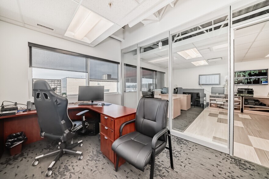 More Photos Of 9040-9058 22nd Ave SW, Edmonton Showroom For Sale