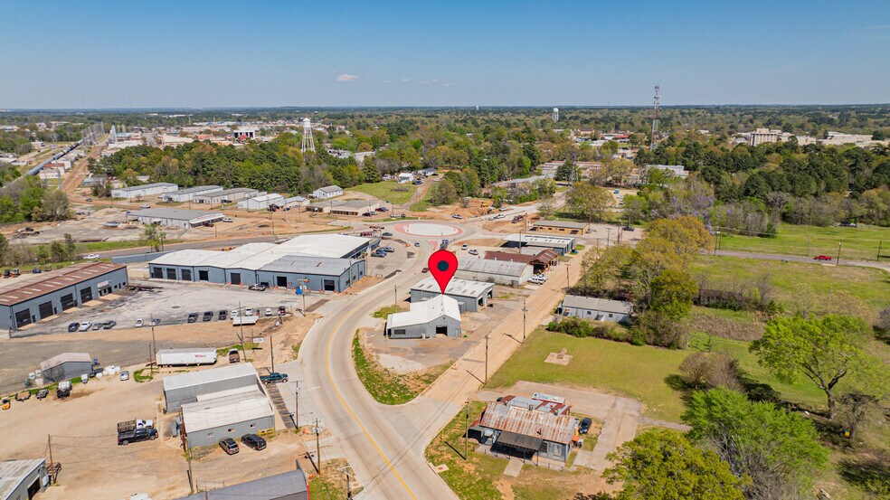 More Photos Of 118 Industrial Blvd, Kilgore Flex For Lease