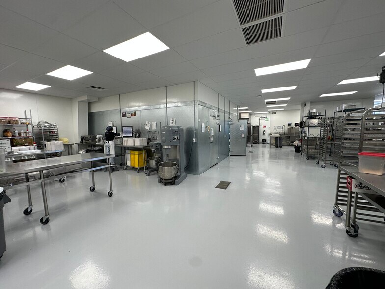 More Photos Of 590 N Main St, Leeds Manufacturing For Sale