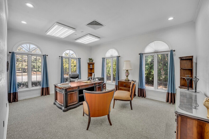 More Photos Of 721 W Abram St, Arlington Medical For Lease