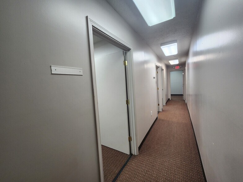 More Photos Of 707 Widewater Dr, Lafayette Warehouse For Lease