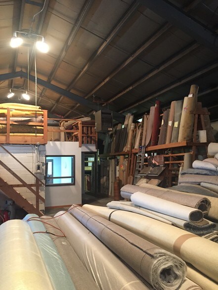 More Photos Of 28 S Main St, Voorheesville Warehouse For Lease