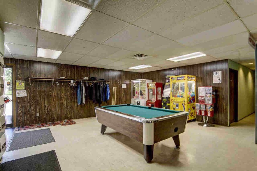 More Photos Of 501-511 E Racine St, Jefferson Bowling Alley For Sale